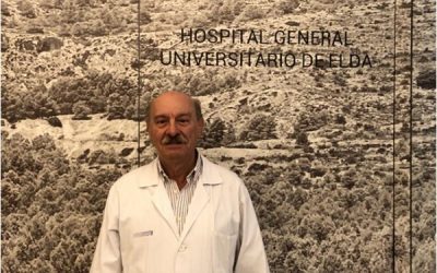 El profesor Lizaur es acreditado como catedrático de la Universidad Miguel Hernández