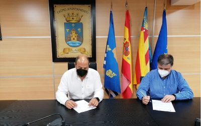 El Ayuntamiento de Salinas y el Consorcio de residuos CREA firman el convenio de cesión de ecoparque para integrarlo en la red consorciada