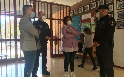 El Agente Tutor inicia las charlas en los colegios de Petrer abordando los riesgos de Internet