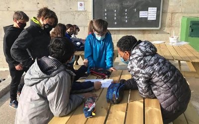 Los alumnos de primaria disfrutan buscando huevos de Pascua en Sax y aprendiendo ingles