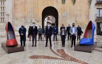 Los principales municipios productores de calzado y marroquinería de España suscriben por unanimidad en Elche una declaración en la que reclaman más apoyo al sector