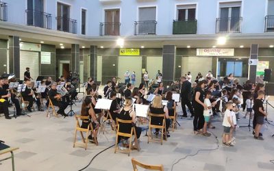 “Música a la Fresca” llena las noches de verano de cultura segura en Sax con estrenos importantes