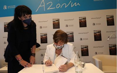 La escritora Nativel Preciado revela en el último Premio Azorín de Novela su pasión por África y los elefantes