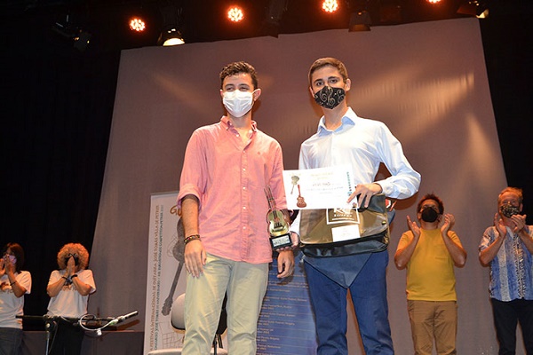 Ausiás Parejo recibe el Premio Juvenil del Concurso Internacional de Guitarra de Petrer