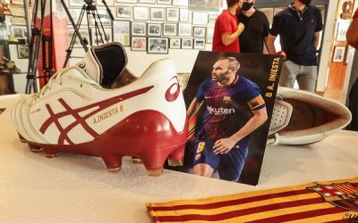 Las botas de Iniesta ya están en el Museo del Calzado de Elda