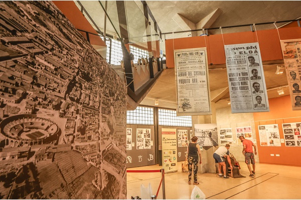Una exposición recuerda la historia de los 75 años de la Plaza de Toros de Elda