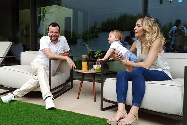 La actriz sajeña Isabel Vidal participa en otro anuncio junto a su segundo hijo