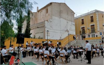 La Plaza Alberto Sols otro año más y van dieciocho, acogía el concierto de los Sones