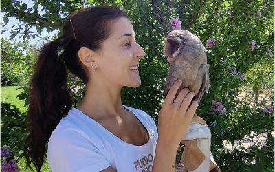 Carolina Marín amadrina por tercer año consecutivo una de las aves de terapia de Magic-Eagle