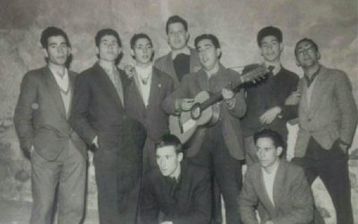 La tradición de la conquista con serenata y flores en Sax «el arte de la seducción de antaño»