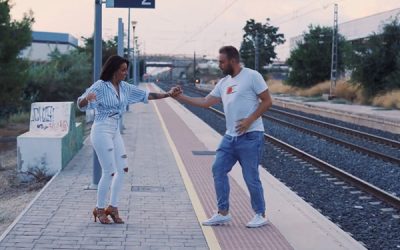 La estación del tren de Sax como promoción de una academia de baile