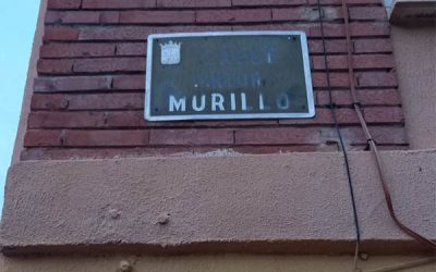 Placas con el nombre de las calles deterioradas en numerosos enclaves de Sax