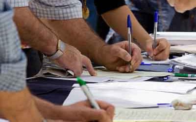 La ciudadania sajeña participa en la recogida de firmas para validar la ILP de libertad de elección de lengua