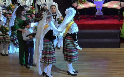 Los actos de elección de las reinas se celebran en Sax el último fin de semana de noviembre