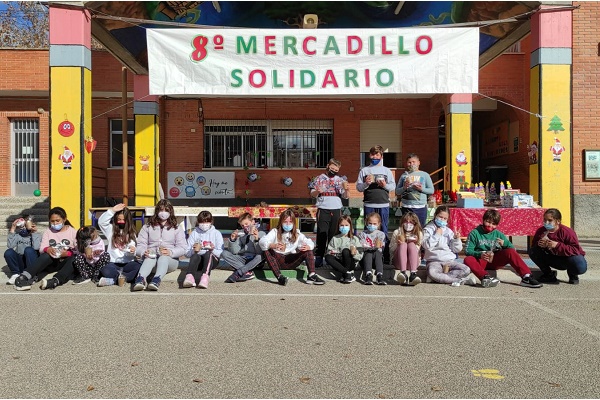 Éxito en la octava edición del mercadillo solidario del colegio Alberto Sols de Sax