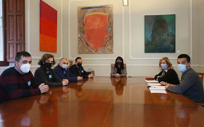 La Diputación respalda la creación de una ruta artística navideña con obras de artesanos alicantinos
