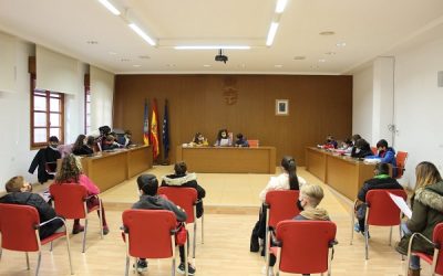 Los escolares sajeños conocen el Ayuntamiento con motivo del Día de la Constitución Española
