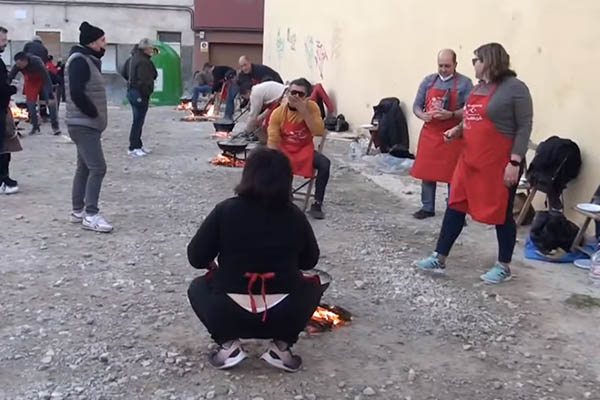 Primer domingo de diciembre, devoción, música y gachamigas llenaron Sax de fiesta