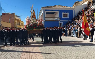 Tras recorrer la Villa de Sax incluido el campo santo San Blas regresa a su ermita