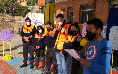 Los escolares sajeños homenajean a Protección Civil en la celebración del día de la Paz