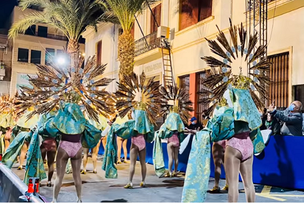 Un sacerdote sajeño destinado en Torrevieja pide prohibir el desfile de una comparsa de Carnaval, por “caricaturizar” a la Virgen