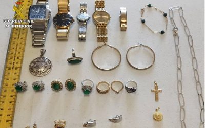 La Guardia Civil detiene a una empleada del hogar acusada de apropiarse de 30.000 euros en joyas