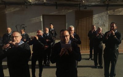 En honor a San Sebastián la colla los Amigos llenaba de ilusión y sonidos de fiesta el teatro de Sax