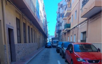 Quejas vecinales por el aluvión de sanciones y la mala regulación viaria en las calles de la zona del Hoyo