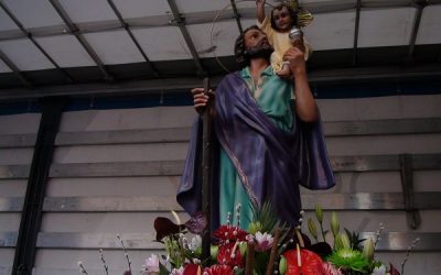 San Cristóbal llenó la Villa de Sax de fiesta en la bendición más numerosa de los últimos años