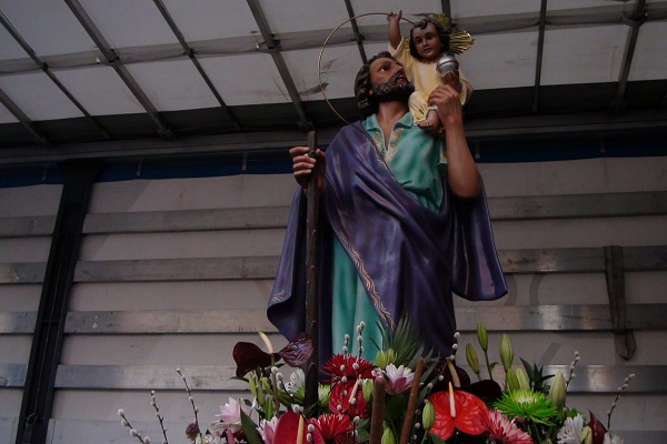 San Cristóbal llenó la Villa de Sax de fiesta en la bendición más numerosa de los últimos años