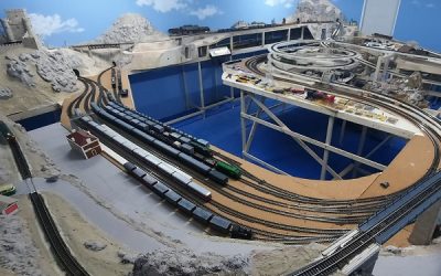 La sorprendente maqueta que un padre y un hijo construyen desde hace dos años de la red ferroviaria desde la Encina hasta Sax