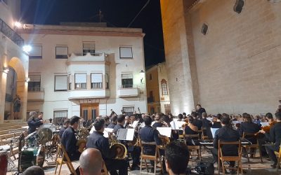 Increíble concierto en la Plaza de la Constitución de Sax con músicas del mundo