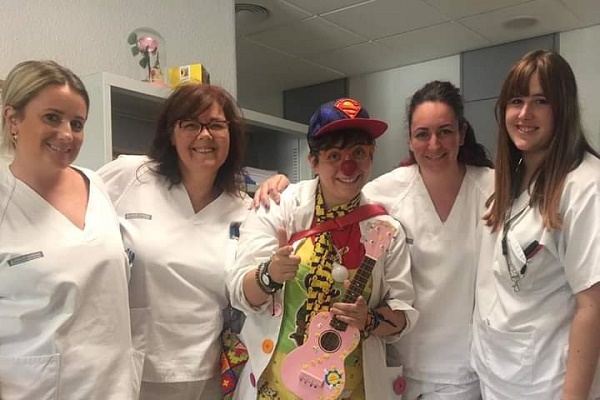La asociación Dr. Clown retoma su actividad en el Hospital de Elda