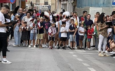 El concurso de sargentos infantiles vuelve a celebrarse en Sax con todo su esplendor y en el sitio de costumbre
