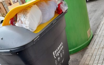 La nueva recogida de basuras hace aguas en Sax, los vecinos se quejan de la poca o nula información del consistorio