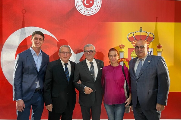 Ciudadanos sajeños vuelven a participar en la festividad del Día de Turquía en Madrid