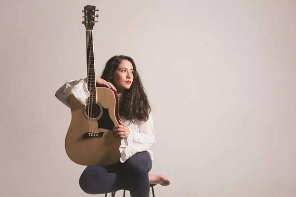 Bere Contreras fluirá “Sin Tiempo”, la cantante mexicana lanza su segundo disco
