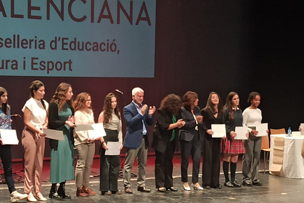 Dos alumnas de Sax reciben los premios extraordinarios por su rendimiento académico en Educación Secundaria en Altea