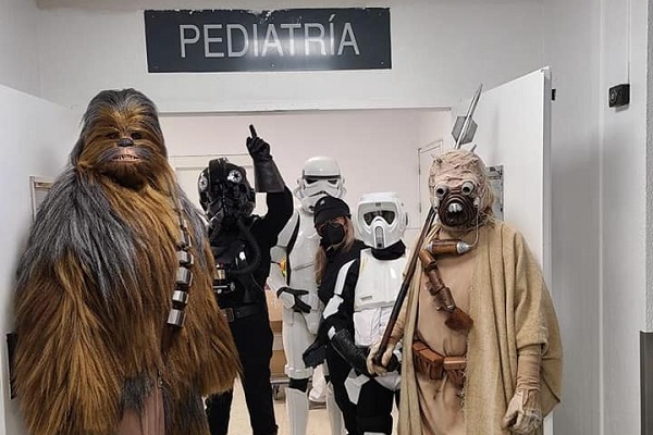 La Legión 501 de  Star Wars visitaba a los más pequeños ingresados en el Hospital  General  Universitario de  Elda