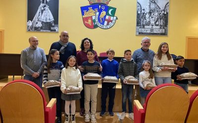 Los escolares de Sax, reciben premios por sus trabajos en los concursos de narrativa y dibujos sobre las fiestas de San Blas