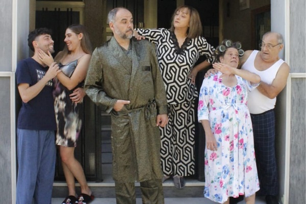 El Teatro Cervantes de Sax acoge la mítica comedia “Escenas de matrimonio” a cargo de Teatrando Producciones