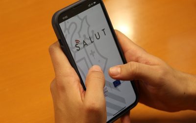 Sanidad activa un servicio de avisos al móvil cuando cada paciente retira en la farmacia la medicación recetada