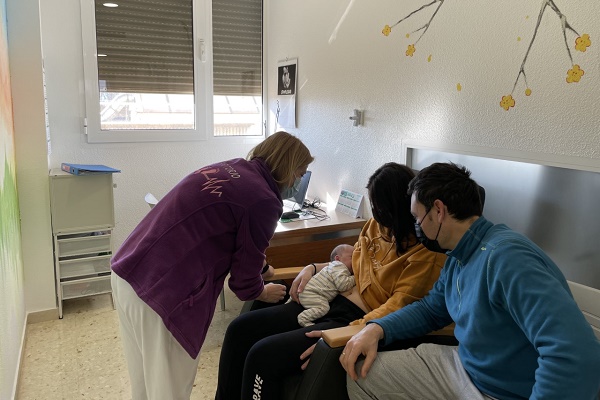 El Hospital de Elda pone en marcha la consulta específica de lactancia materna