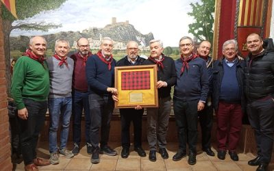 Un pañuelo distintivo y tradicional subastado en la Rifa de San Blas de 1970 se dona a la Comparsa de Alagoneses de Sax