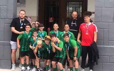 Uno de los equipos de las categorías inferiores de Sax triunfa como campeón de liga en Baloncesto