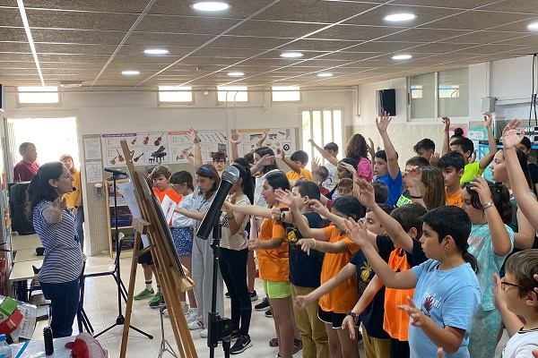 «L’Escola Canta» llega a Sax de la mano del CEIP Cristóbal Colón y la Unión Musical