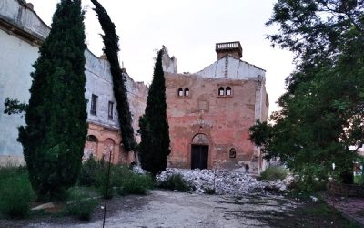Parte del muro de la alcoholera de la Colonia de Santa Eulalia de Sax sufre un nuevo derrumbe