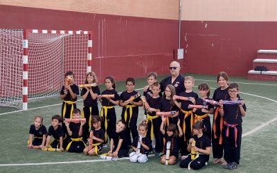 Nuevos cinturones y grados para una treintena de niños en el Club Deportivo Kenpo de Sax