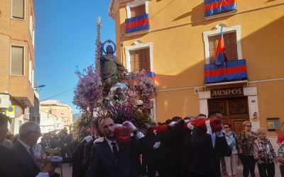San Blas bendice al pueblo de Sax en su traslado desde la iglesia parroquial a su ermita