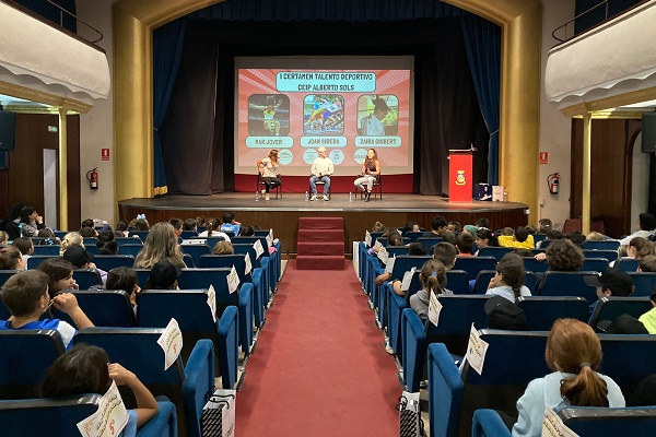 El colegio Alberto Sols de Sax  organiza el “I Certamen Deportivo” en el que invita a tres referentes deportivos para que interactúen con el alumnado de primaria